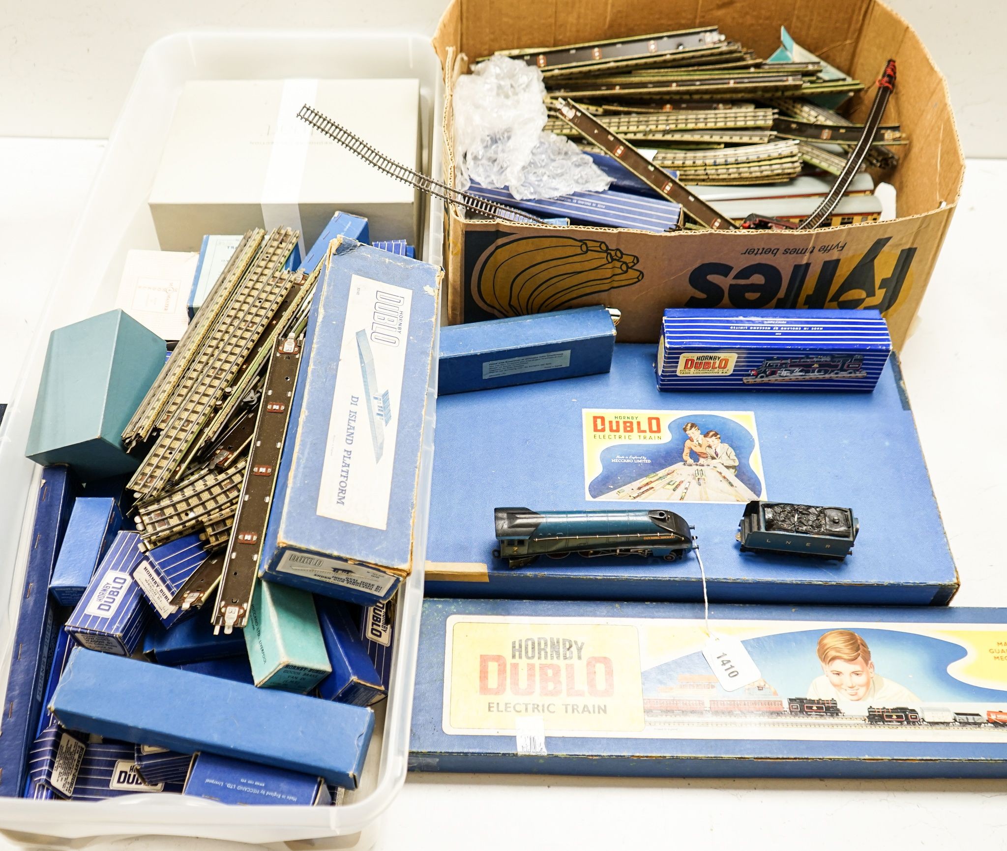 Hornby Dublo , including a set EDP2 and a goods set, largely boxed